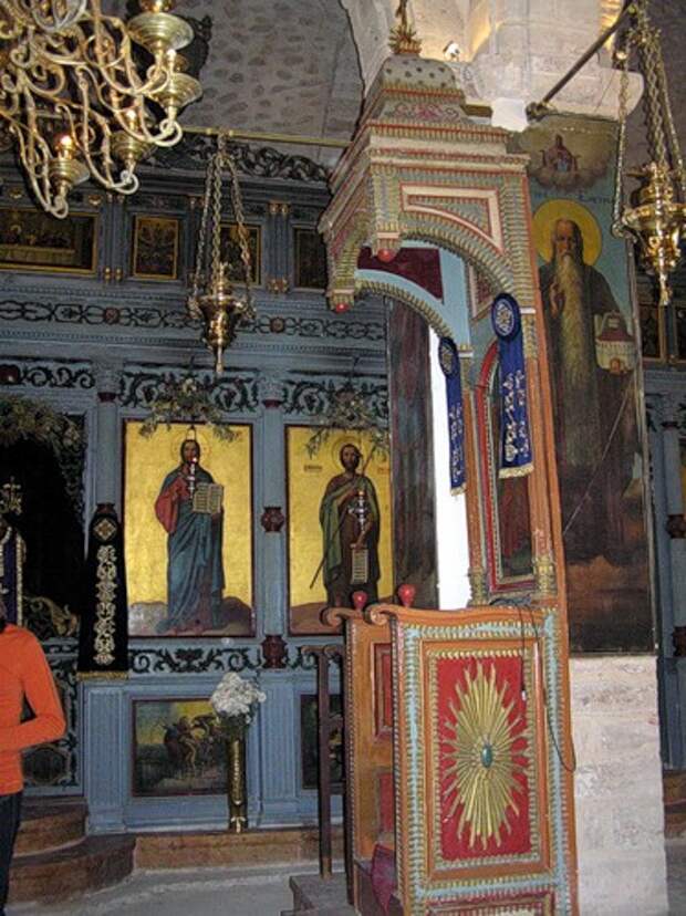 Он уже под святыми лежит. Он уже под святыми лежит.