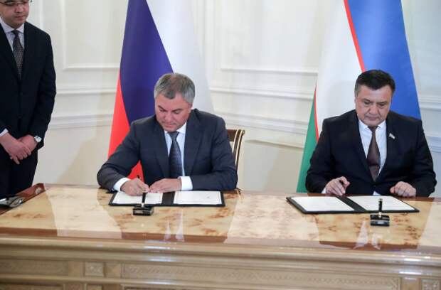 Вячеслав Володин и Нурдинжон Исмоилов. Фото: duma.gov.ru