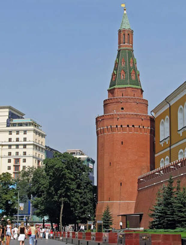 Угловая арсенальная башня кремля