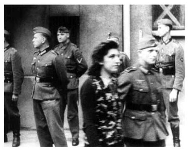 Симона Шлосс, еврейская участница французского Сопротивления под конвоем. Казнена 2 июля 1942 года в Париже