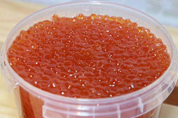 В красной икре из московских магазинов нашли опасные бактерии