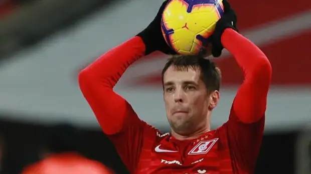 «Крылья Советов» ведут переговоры с футболистом Комбаровым