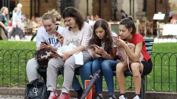 В Роскачестве рассказали о новой схеме обмана подростков в соцсетях