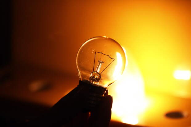 В сети распространился фейк о дефиците лампочек с 1 сентября