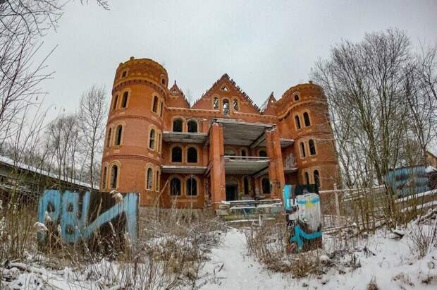 Заброшка из 90-х: подмосковный бандитский замок