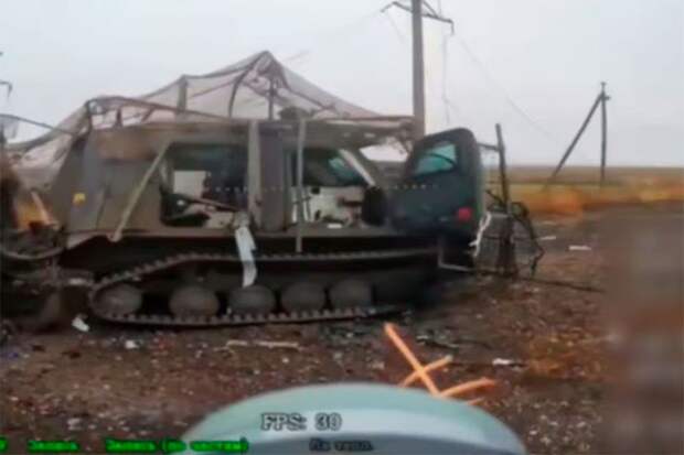 Редкий в ВСУ двухзвенный БТР BvS 10 Viking вспыхнул как костер