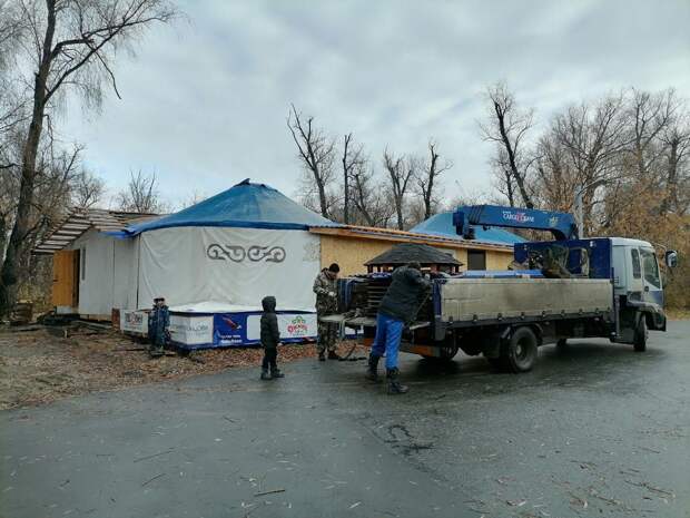 Кафе «Чайная юрта» на «Зеленом острове» начали разбирать