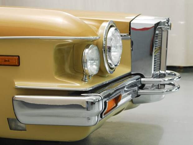 Чудовищно прекрасен: эпатажный и очень дорогой Stutz Blackhawk
