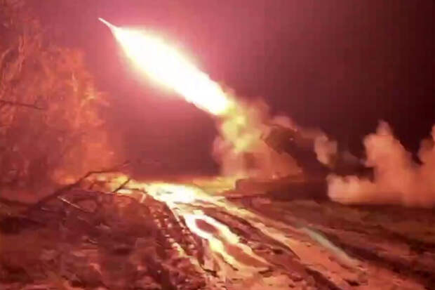 Минобороны показало видео залпа тяжелой огнеметной системы "Солнцепек"