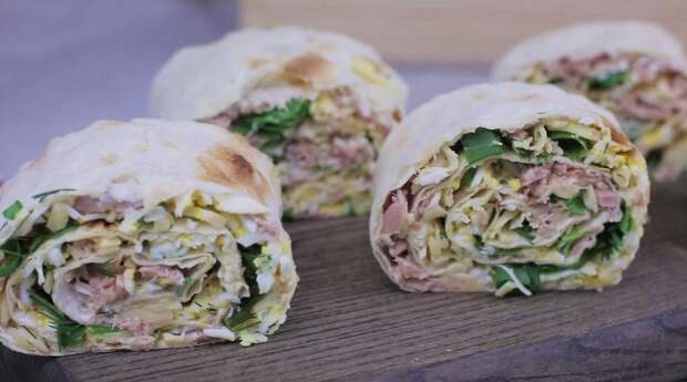 Решила приготовить рулет из лаваша с тунцом