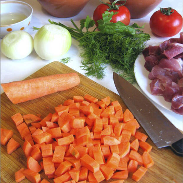 Морковка-большимы-кубиками-для-блюда