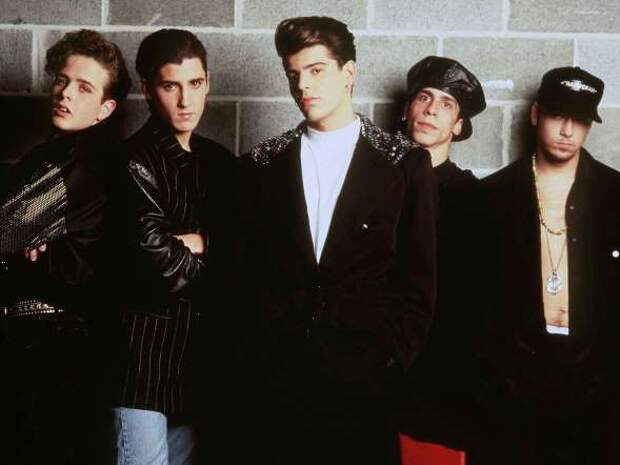 Конечно же, группа New Kids on the Block была одной из самых первых бой-бэндов в истории. Группа One Direction обязана своим успехом этим пяти парням из Бостона, альбом которых Hangin' Tough 1988 года стал популярным во всем мире и разошелся 80-миллионным тиражом.