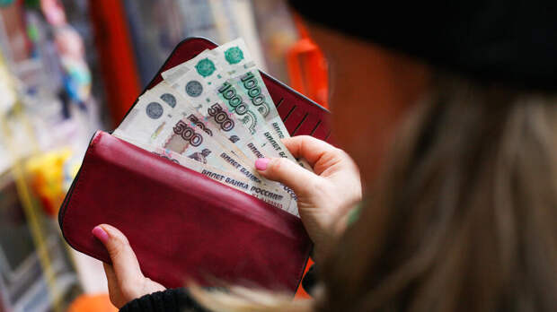 Россиянки рассказали о тратах на подарки мужчинам к 23 февраля