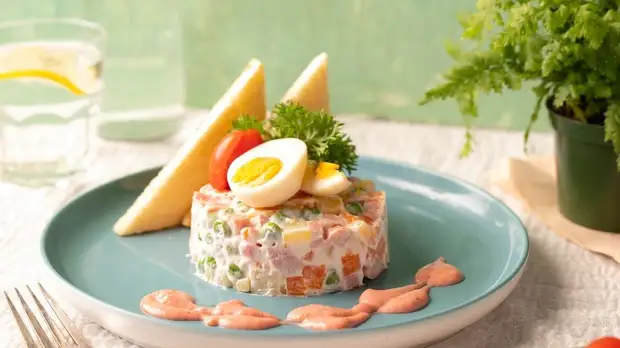 Врач Асанов рассказал, как сделать оливье более полезным