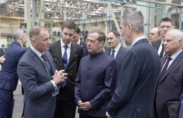 Медведев проверил выполнение гособоронзаказа в Смоленской области