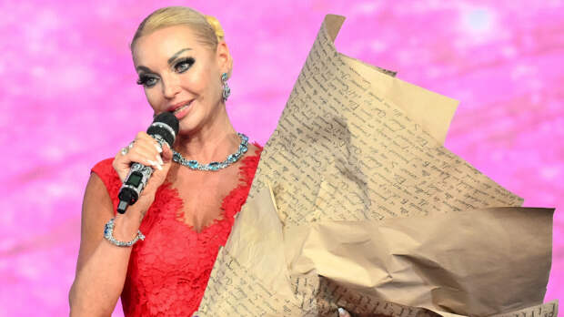 «Ну какая я мама?»: 50-летняя Волочкова о материнстве