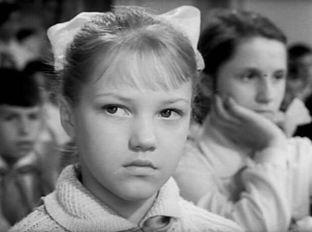 Елена Проклова в фильме *Звонят, откройте дверь*, 1965 | Фото: kino-teatr.ru Елена Проклова в фильме *Звонят, откройте дверь*, 1965 | Фото: kino-teatr.ru