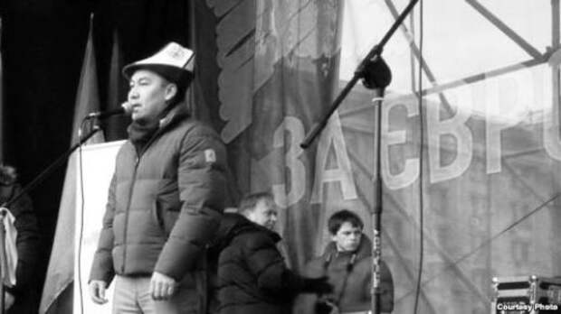 Киргизский оппозиционер Ревшан Жээнбеков на Евромайдане в Киеве