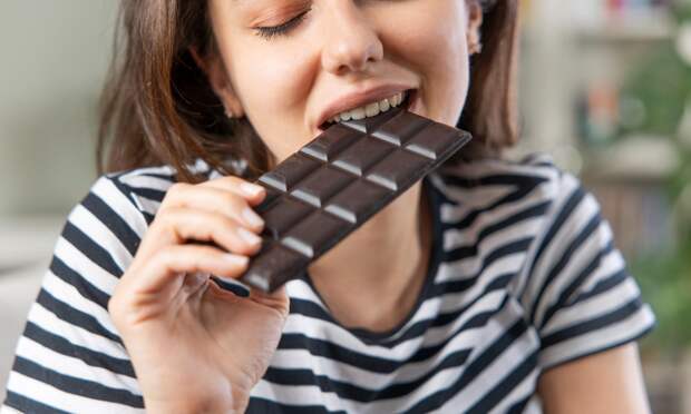 Шоколад в России — это новая черная икра, но не закупайте его впрок, предупредили кондитеры