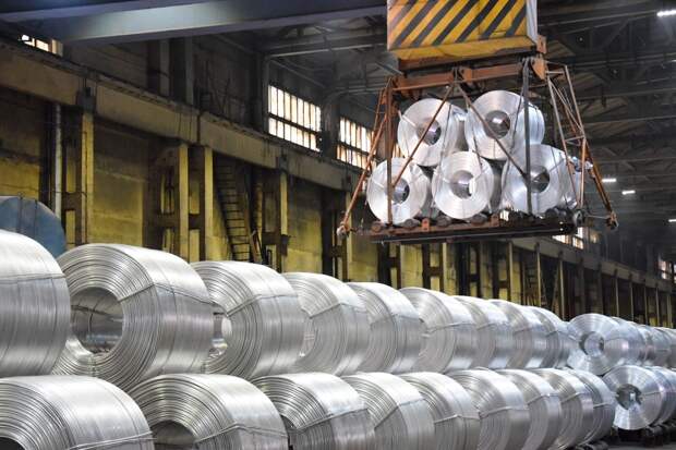 Мир замер в предчувствии: Залив запер 10% мирового алюминия, а цены взлетели в 7 раз