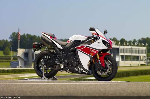 Фотографии спортбайка Yamaha YZF-R1 2012