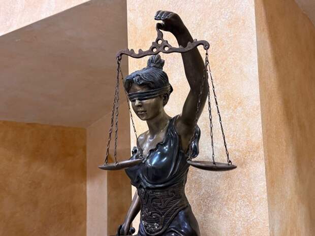 Сотрудника центра вирусологии «Вектор» подозревают в растрате и получении взятки