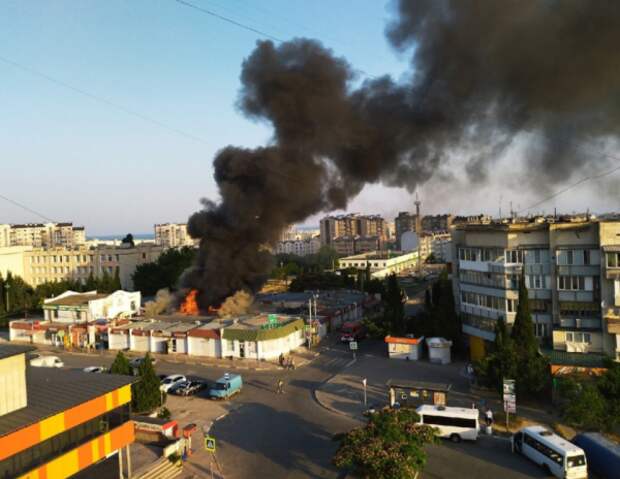 В Севастополе загорелся Шевченковский рынок