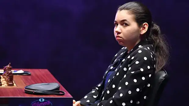 Карпов назвал лотереей предстоящую партию между Горячкиной и Вэньцзюнь