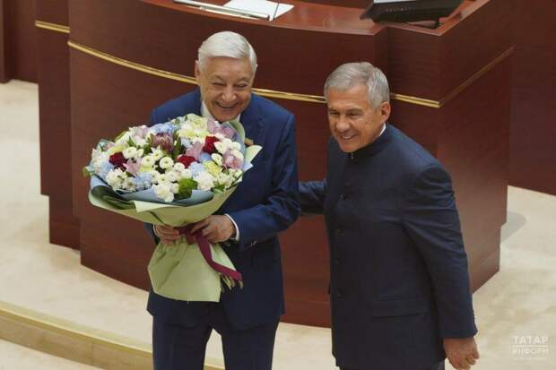 Рөстәм Миңнеханов Фәрит Мөхәммәтшинга: Кая гына эшләсәм дә, сезнең ярдәмне тойдым