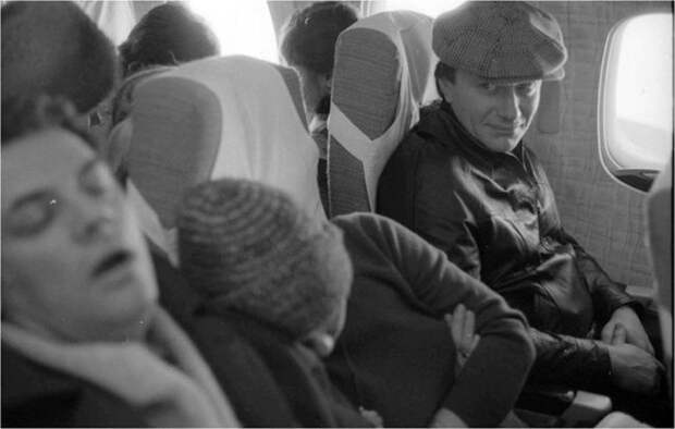 Андрей Миронов и Александр Ширвиндт в самолете, 1970. Фотограф Виталий Арутюнов.