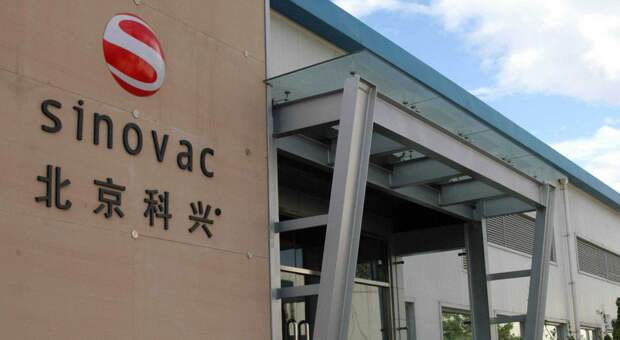 Зеленский решил покупать вакцину в Китае из-за позиции Запада