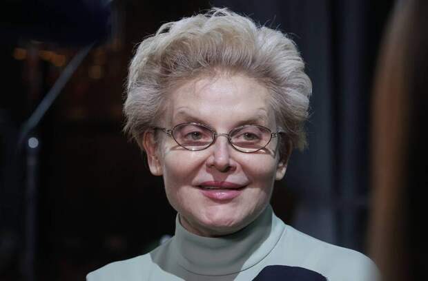 «Ой, боже мой, какой рай!»: Елена Малышева оказалась запертой в бочке в прямом эфире