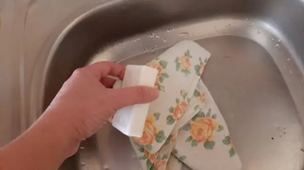 Как вернуть кухонным полотенцам свежесть