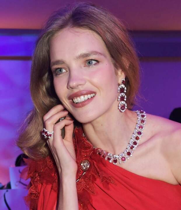 Наталья Водянова в украшениях Chopard с рубинами и бриллиантами