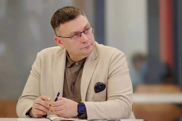 В Москве арестован замглавы общества «Знание» Антон Сериков по подозрению в