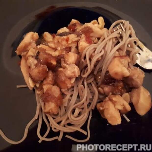Курица тушеная с орешками - рецепт с фото