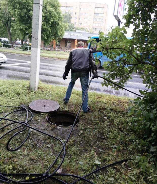 Коммунальные службы округа Пушкинский продолжают бороться с последствиями обильных дождей Коммунальные службы округа Пушкинский продолжают бороться с последствиями обильных дождей