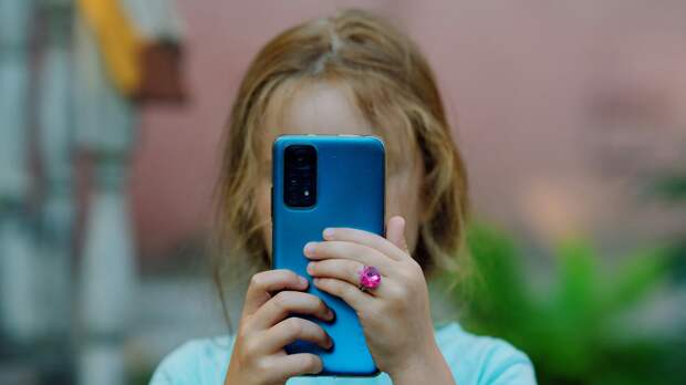 Психолог назвала маркеры зависимости от гаджетов у детей