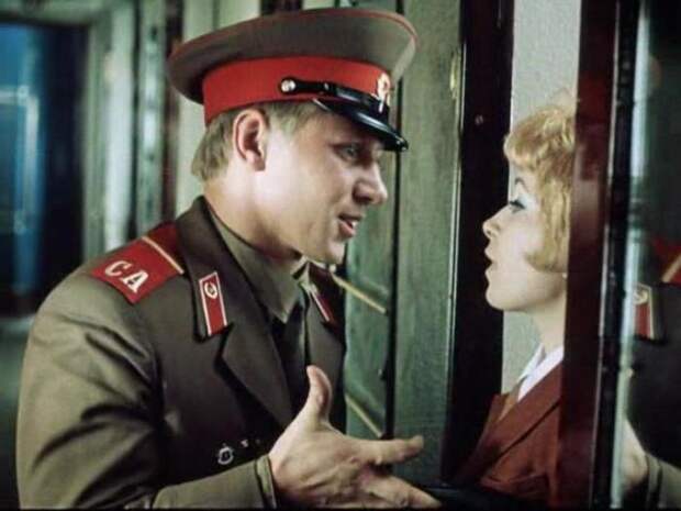 Кадр из фильма *Семь невест ефрейтора Збруева*, 1970 | Фото: kino-teatr.ru Кадр из фильма *Семь невест ефрейтора Збруева*, 1970 | Фото: kino-teatr.ru