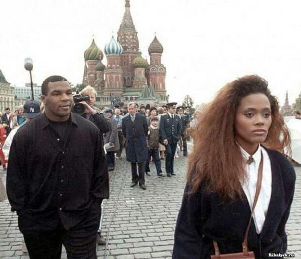 Майк Тайсон с женой Робин Гивенс в Москве, 1987 год
