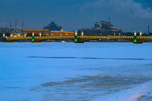 Смольный: Петербург из-за морозов станет "желтым"