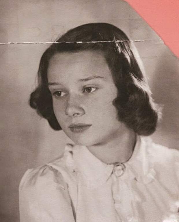 Невероятная Одри Хепбёрн. 30 детских и юношеских фотографий.