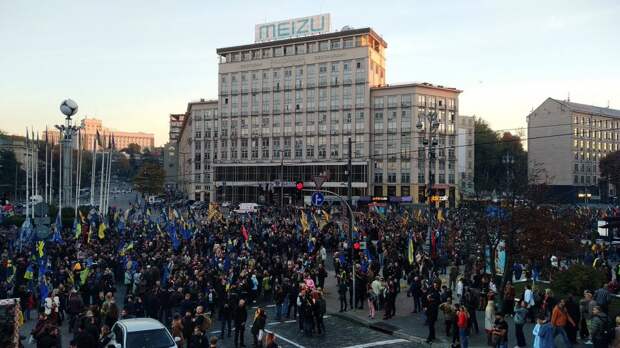 В Киеве проходит многотысячный марш УПА 