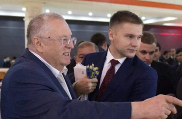 Помощник Жириновского из мема «Сафонов, оплатить» ушел на СВО