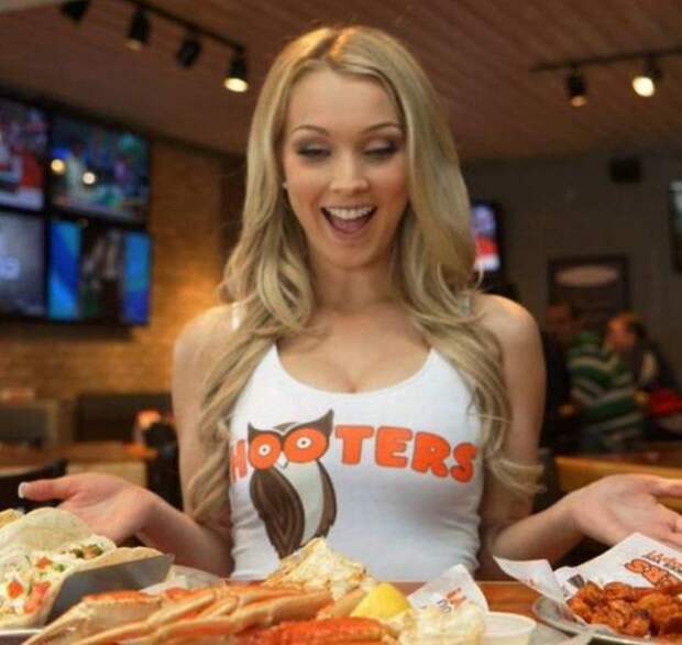 Симпатичные девушки из ресторана HOOTERS (46 фото)