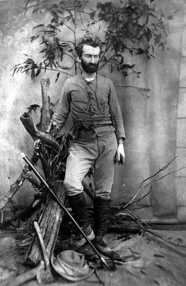 Николай Миклухо-Маклай с походным снаряжением, фото 1880 года 