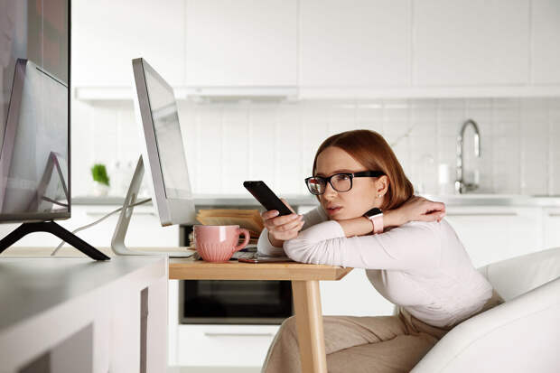 PLOS One: запойный просмотр сериалов связан с одиночеством