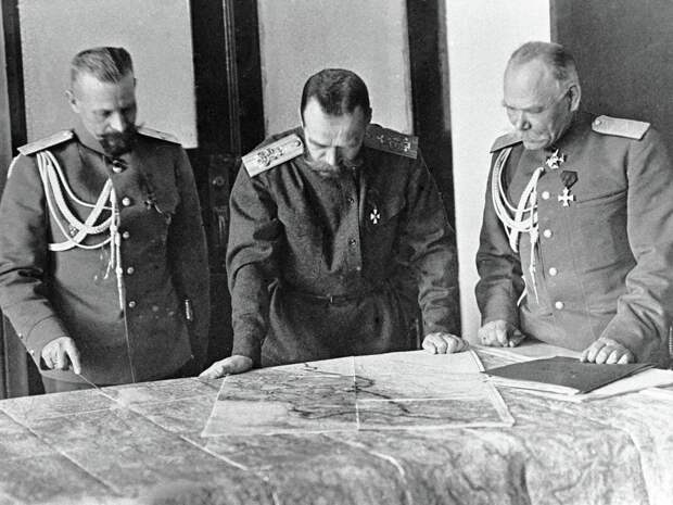Николай II  и Алексеев в Ставке Верховного главнокомандующего