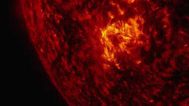 На Солнце впервые за 2 месяца произошла вспышка высшего балла Х