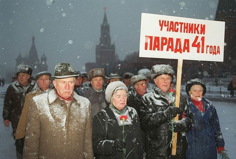 7.11.1997 состоялся торжественный парад ветеранов Великой Отечественной. 250 участников парада 7 ноября 1941 года прошли по Красной площади. история, события, фото